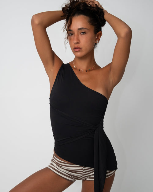 Aria wrap top in black – LYD