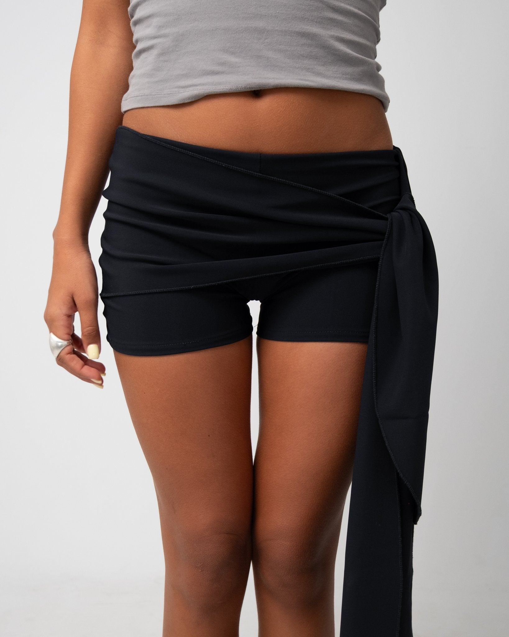 Jade shorts in black – LYD
