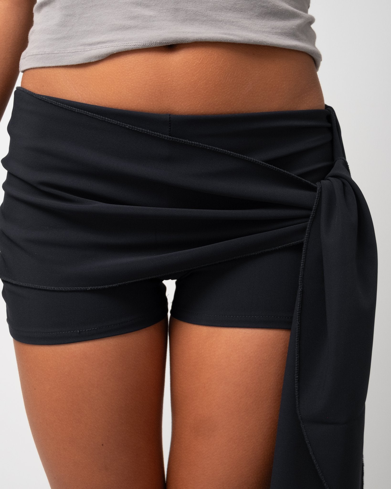 Jade shorts in black – LYD