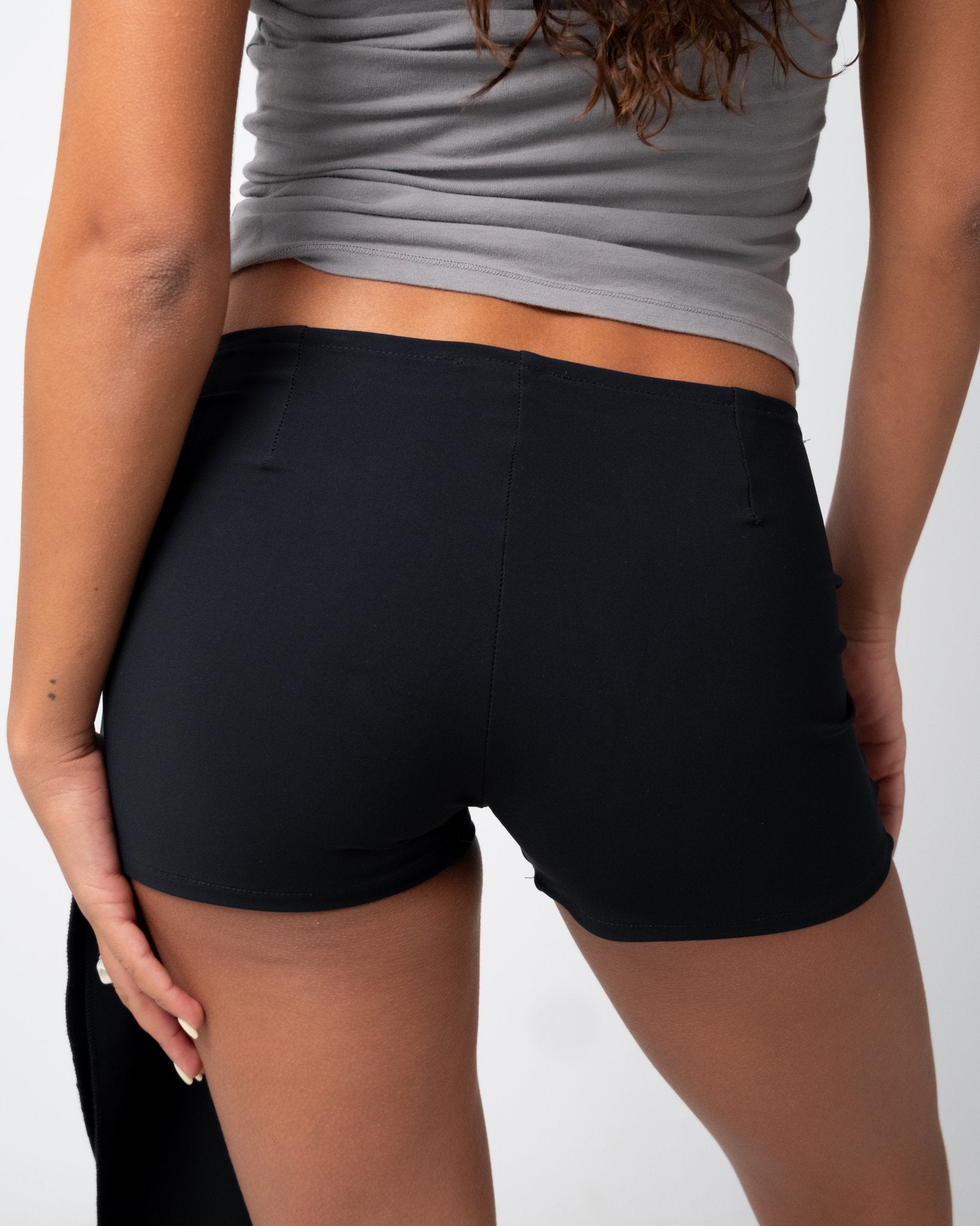 Jade shorts in black – LYD